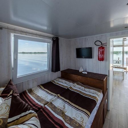 Feststehendes Hausboot Hotel Kolonie Zern Luaran gambar